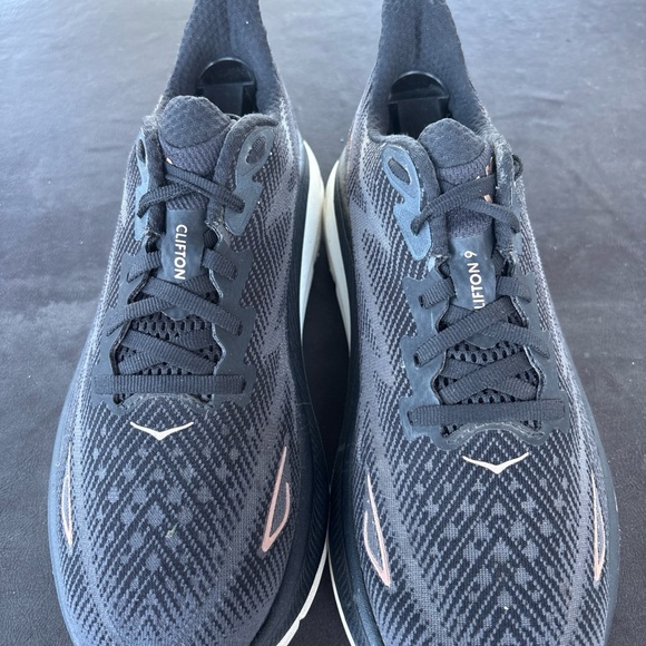 Hoka® Clifton 9 Running Shoes in Black/Rose Gold Woman's Size 9D - Picture 1 of 6